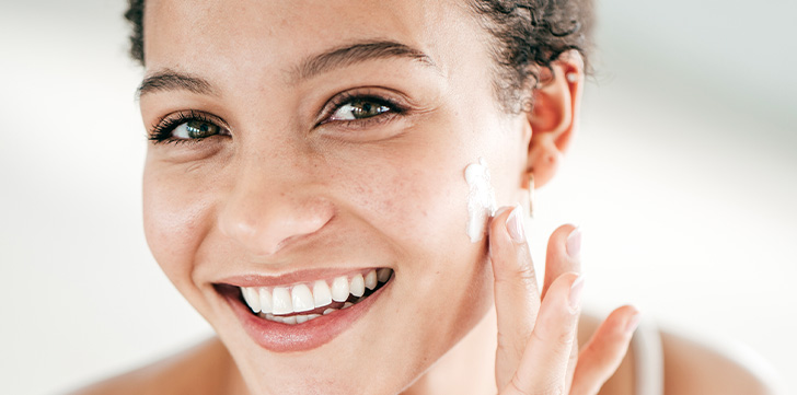 Découvrez le guide ultime pour sélectionner la crème hydratante idéale selon votre type de peau. L'hydratation n'est pas l'apanage des peaux sèches !