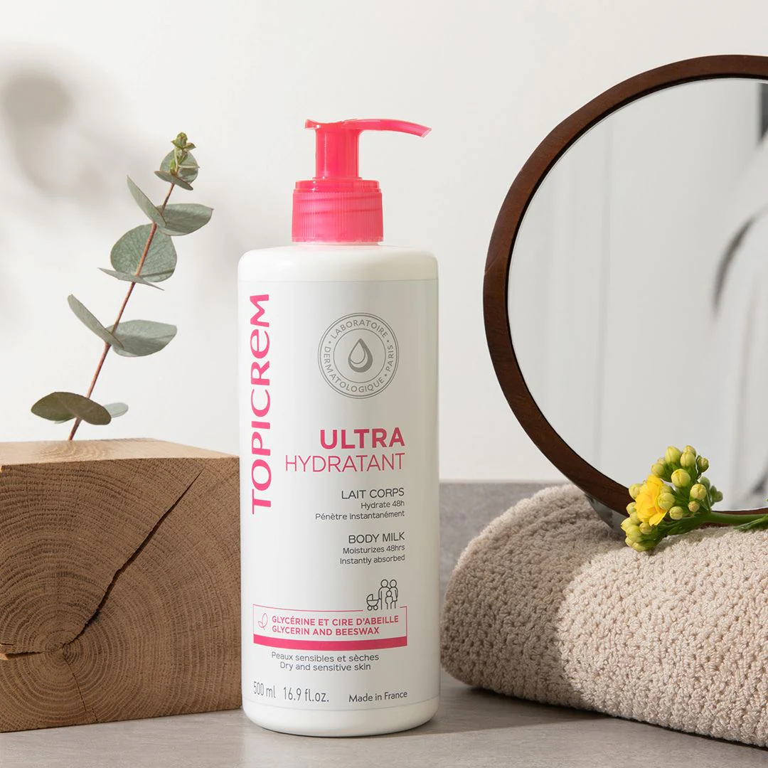 Topicrem - Ultra Moisturizing Body Lotion - Moisturizes 48 hours, Relipid, Protects the Skin - Smooth Texture, Delicate Odour - Moisturizing Cream for Sensitive Skin - Made in France - 500 ml 